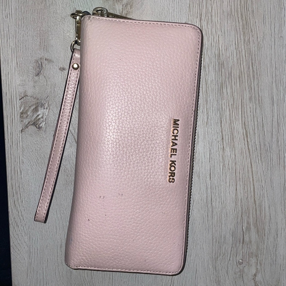 Michael kors wallet! Light blush pink